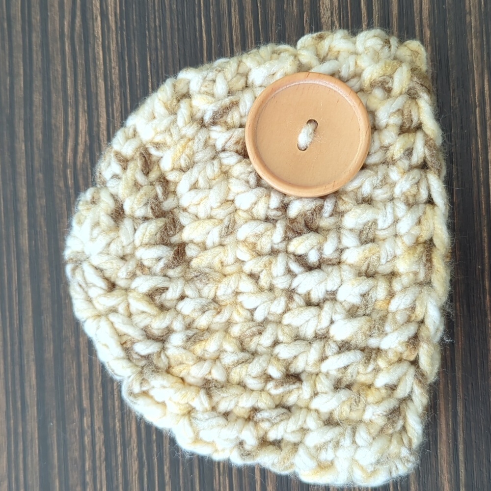 Newborn knitted hat - perfect for photoshoots